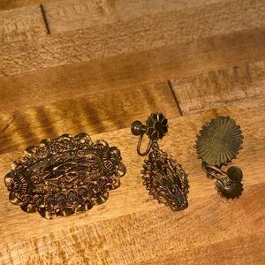 Vintage-Inspired Gold Brooch and Earring Set